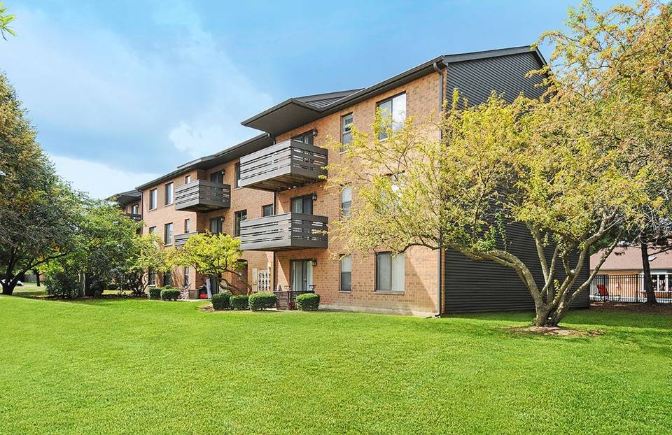 Naperville, Illinois Apartments Fifteen 98 Naperville Photos